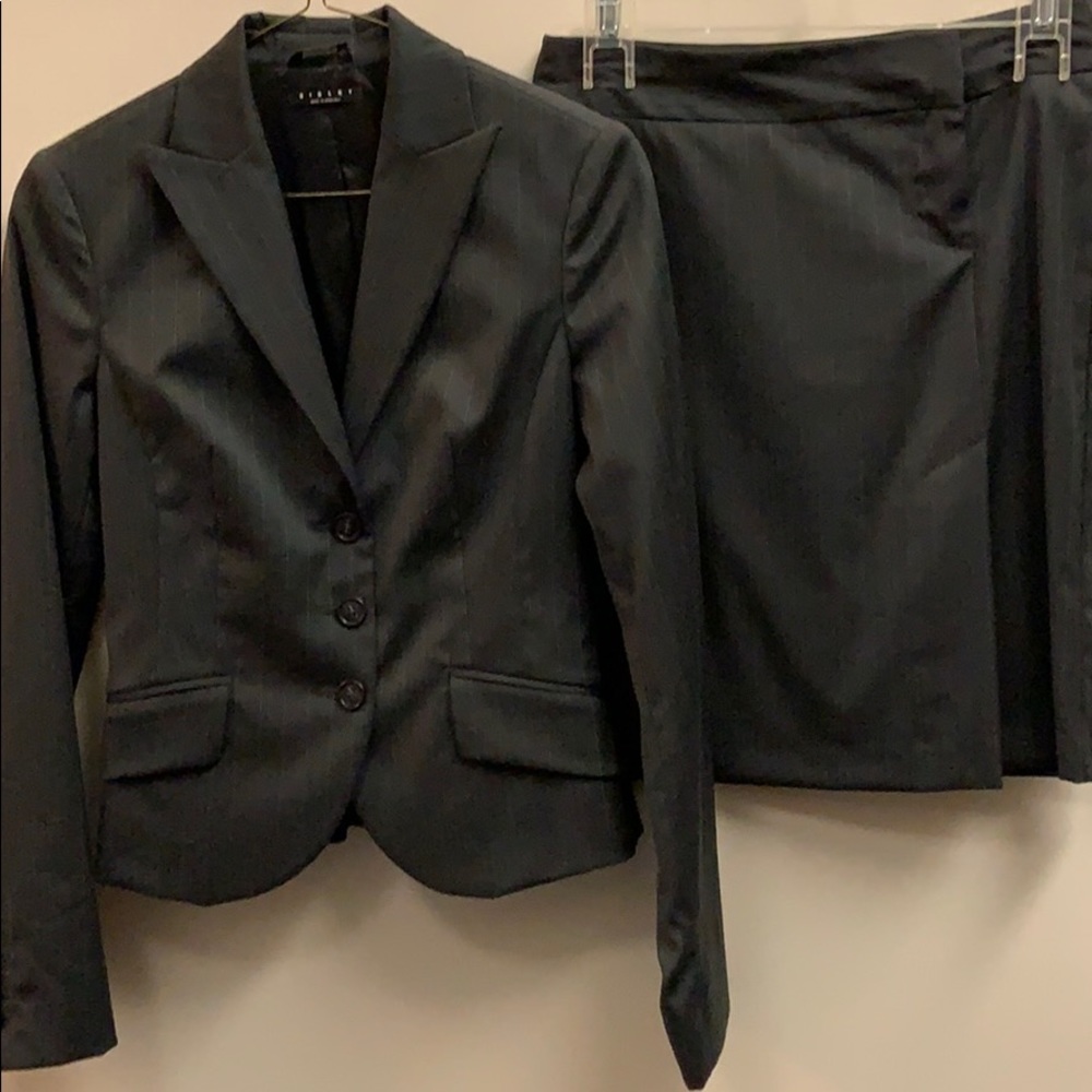 Sisley Black and gray striped skirt suit